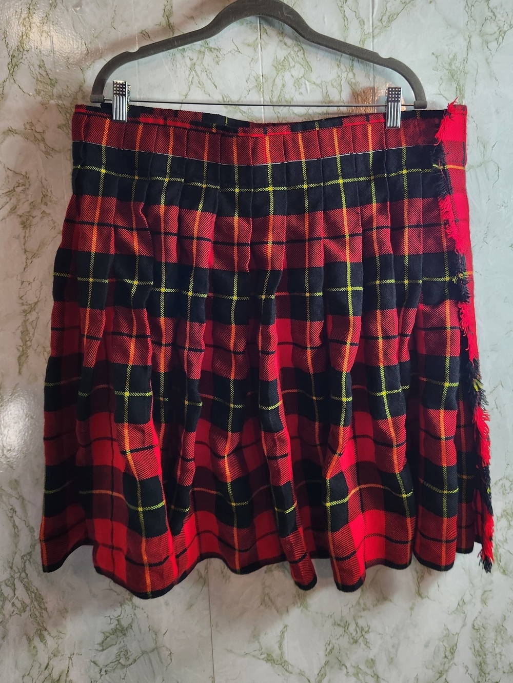 THRIFTY-KILT Red/Black Kilt